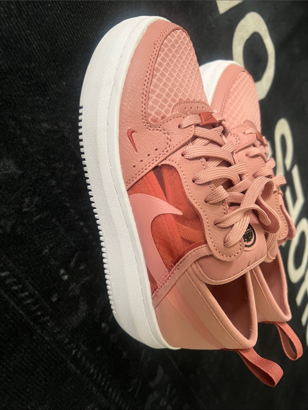 Nike Coral Pink Low-Top Sneakers - Picture 4 of 8